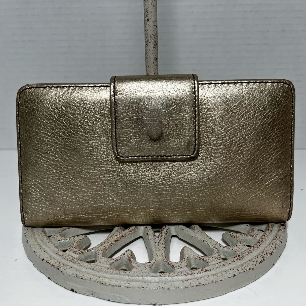 Fossil gold-toned leather wallet